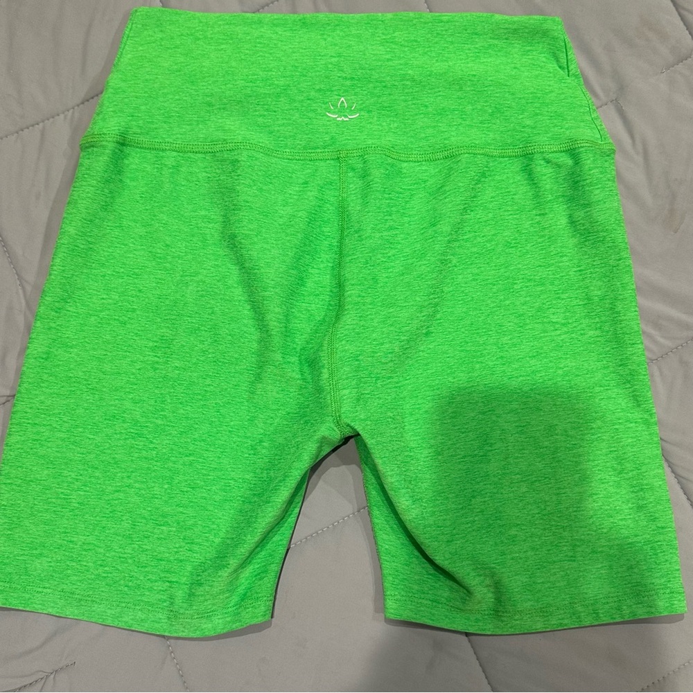 Beyond Yoga Neon Green Bike Shorts - Picture 2 of 3